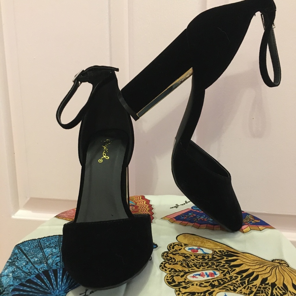 PRICE DROP! ⭐️HOST PICK!⭐️ NWOT! Qupid Gorgeous Pumps-price dropped-were $42 - Picture 2 of 8